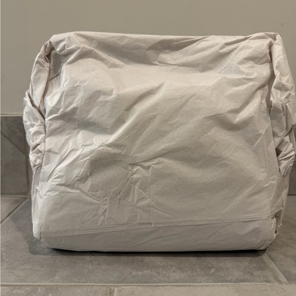 New! Dooney & Bourke Florentine Leather Tassel Shoulder Bag - Picture 9 of 11